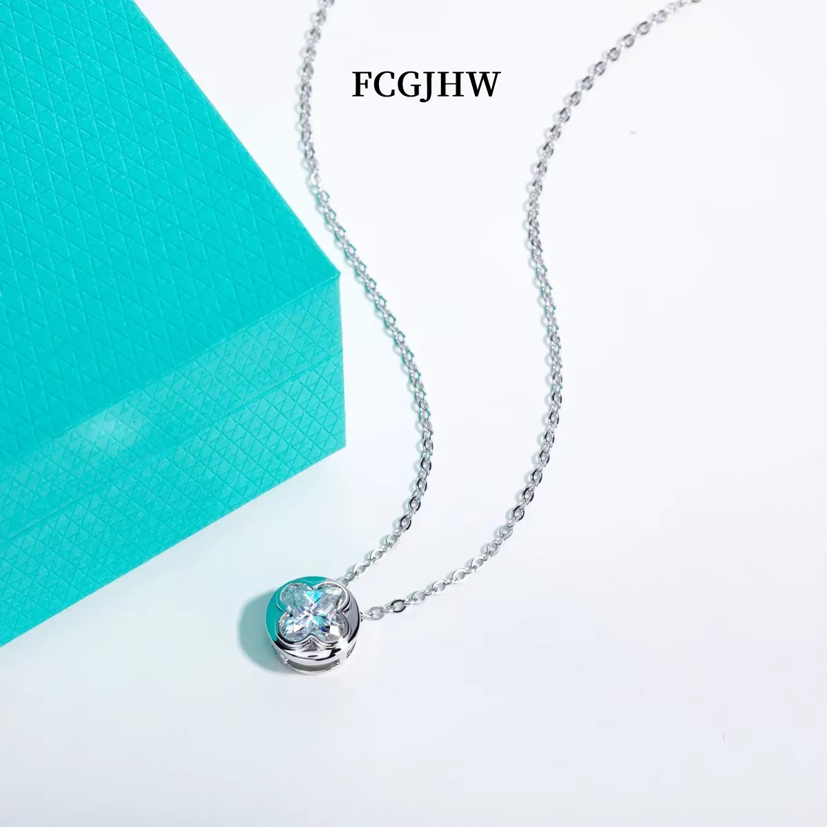 Moissanite Pendant Necklace Solitaire - FCGJHW 2ct (7x7mm) Vierblättriges Kleeblatt Moissanit-Lünette-Anhänger-Halskette