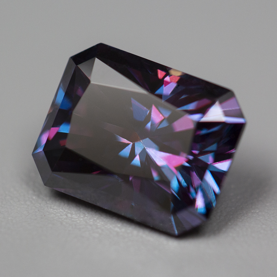 Royal Purple Color Radiant Cut – Gra Certificate Loose Moissanite Stone Bewertung und Preis