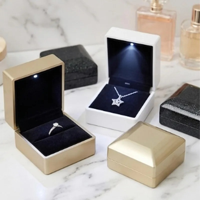 LED-Ringbox Quadratische Samt- – Velvet Ring Box Led Light Proposal Bewertung und Preis