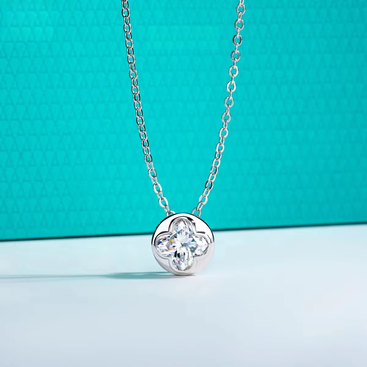 FCGJHW 2ct (7x7mm) Vierblättri – Moissanite Pendant Necklace Solitaire Bewertung und Preis